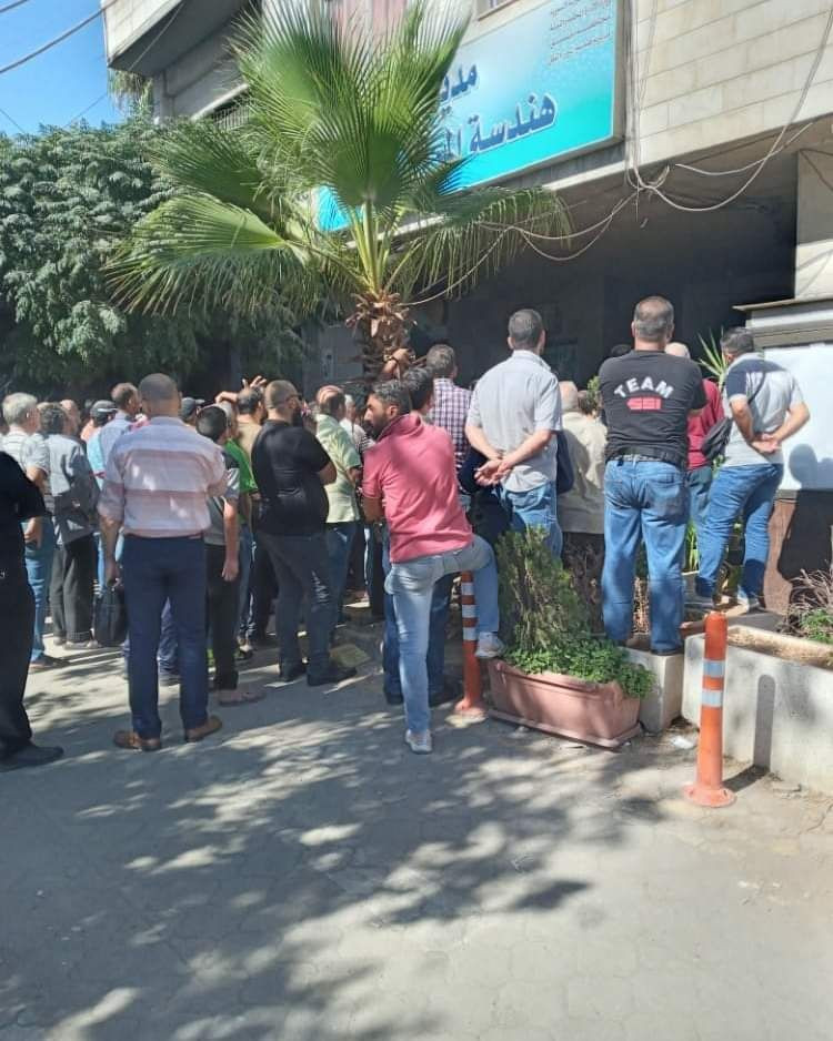 تجمهر عشرات السائقين في دمشق ا...