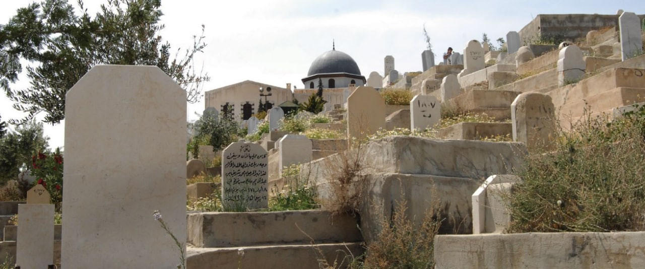 التزوير يصل إلى ملكية القبور ف...