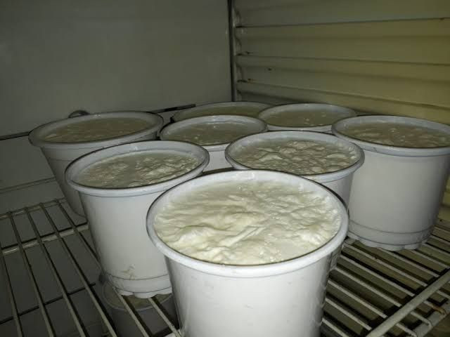 الحليب واللبن خارج قائمة مشتري...