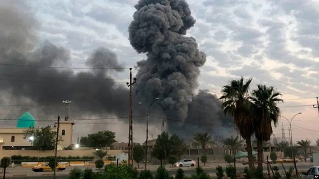 غارات جوية وقصف قاعدة أمريكية...