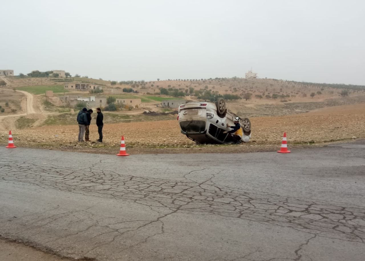 جرحى بحوادث سير في إدلب وحلب