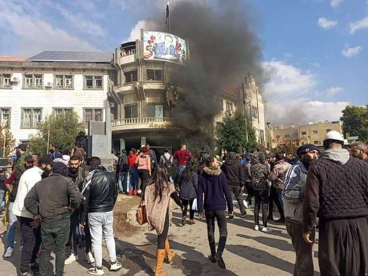 احتجاجات في السويداء واعتقال خ...