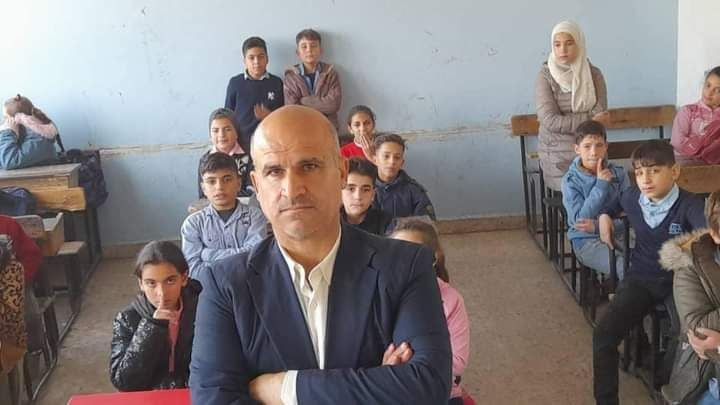 فقط في سوريا.. دكتور في التربي...