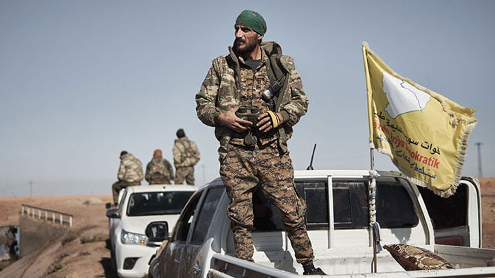 "قسد" تعلن اعتقال قيادي وعنصري...