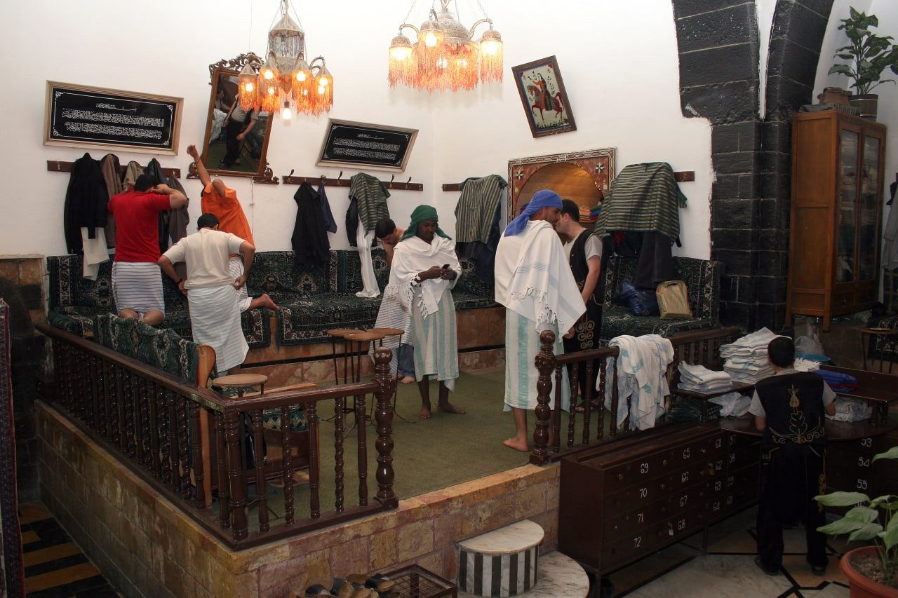 "التقنين" يزيد زبائن "حمامات ا...