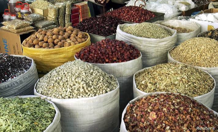 بعد الأزمة.. النظام يروج للعلا...