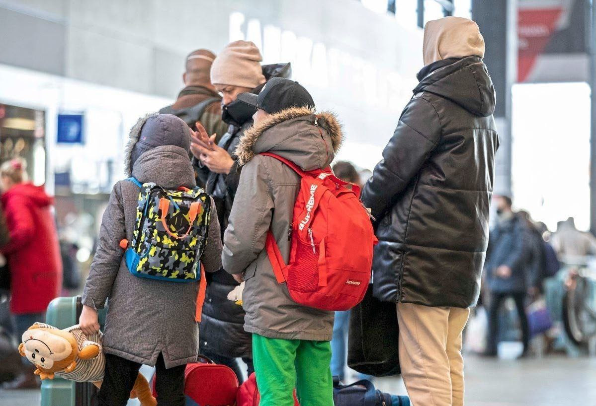 لاجؤون سوريون يضربون عن الطعام...