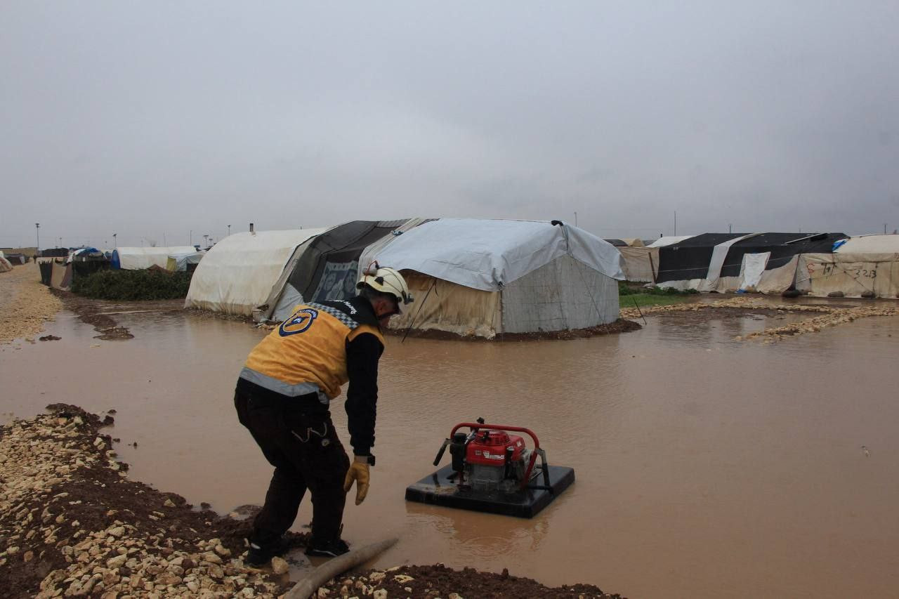 أضرار بسبعة مخيمات بسبب الأمطا...