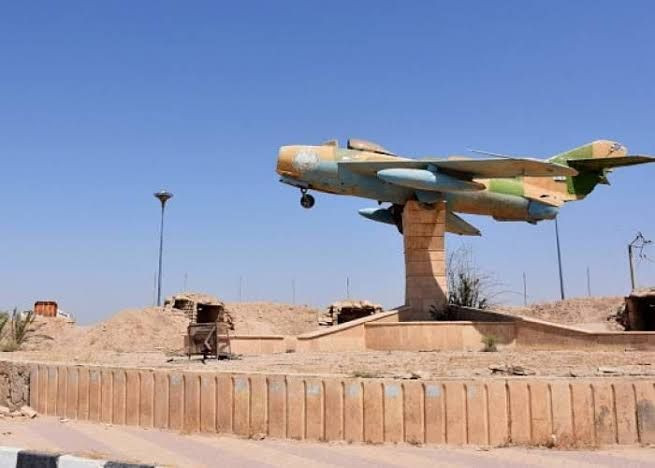 وصول وفد عسكري روسي إلى مطار د...