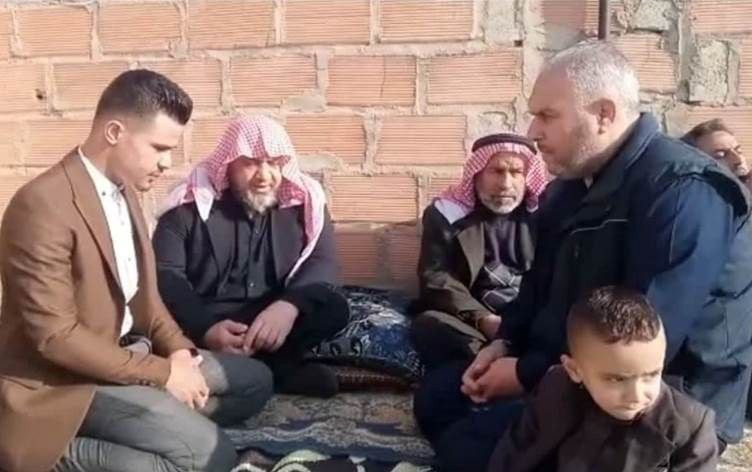 رجل من الحسكة يزوّج ابنتيه بمه...