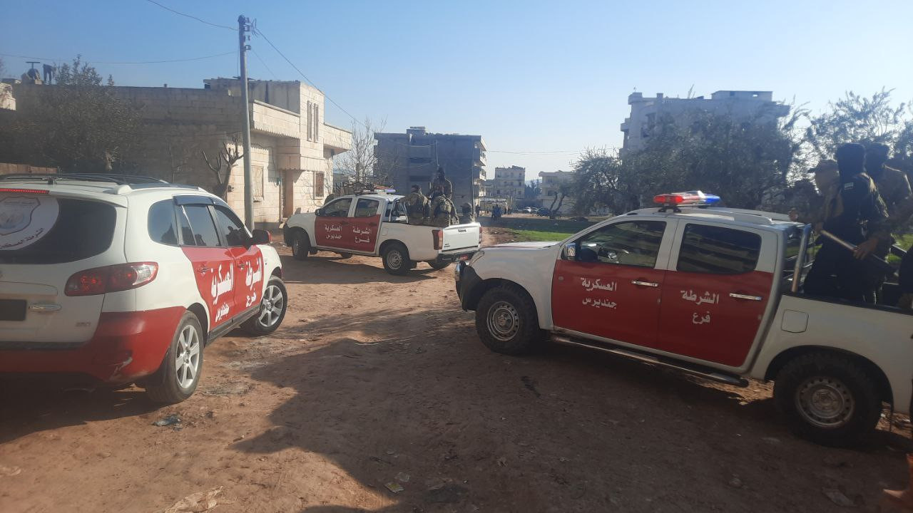 مسلحون يقتحمون قسم الشرطة العس...