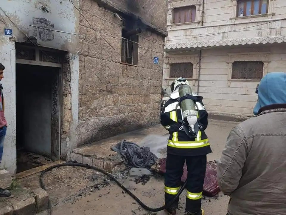 نجاة طفل ووالدته من حريق في من...