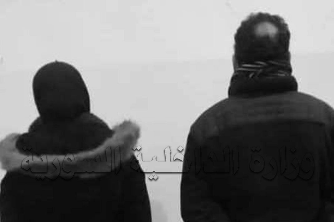 رجل وزوجته يحتالان على شخص ويأ...