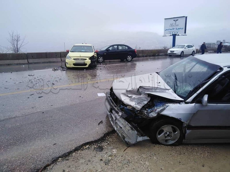 جرحى بحوادث سير متفرقة في مناط...