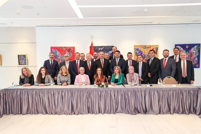 "أوغلو" يؤكد للجالية السورية ف...