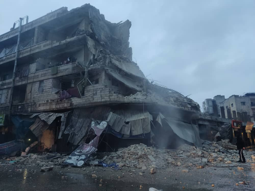 أبنية قصفها الأسد مهددة بالانه...