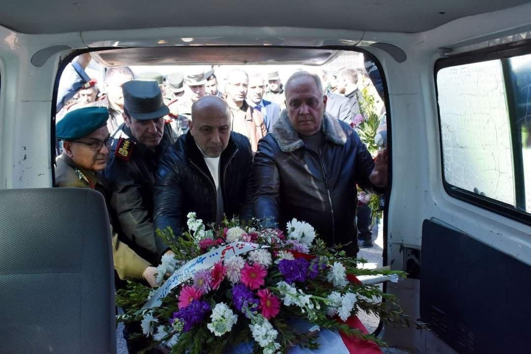 النظام يشيع 5 ضباط في حمص قتلو...