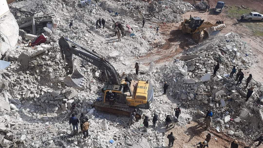 تضرر 300 مبنى جراء الزلزال في...