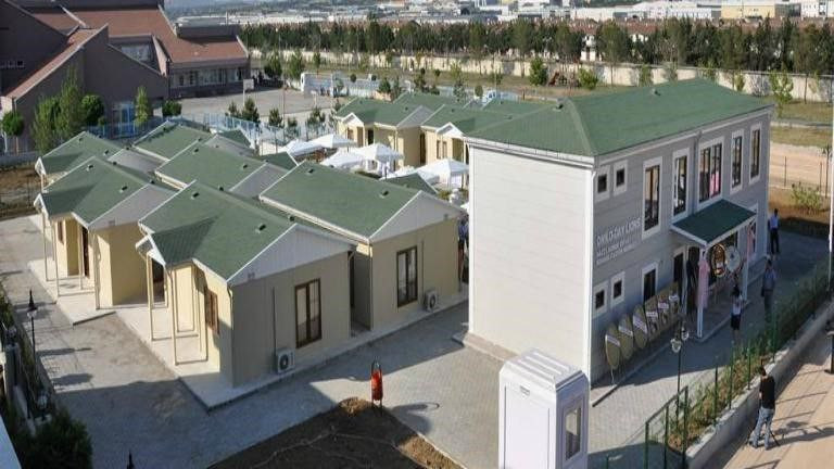 خبير ينتقد إعلان النظام عن تأم...