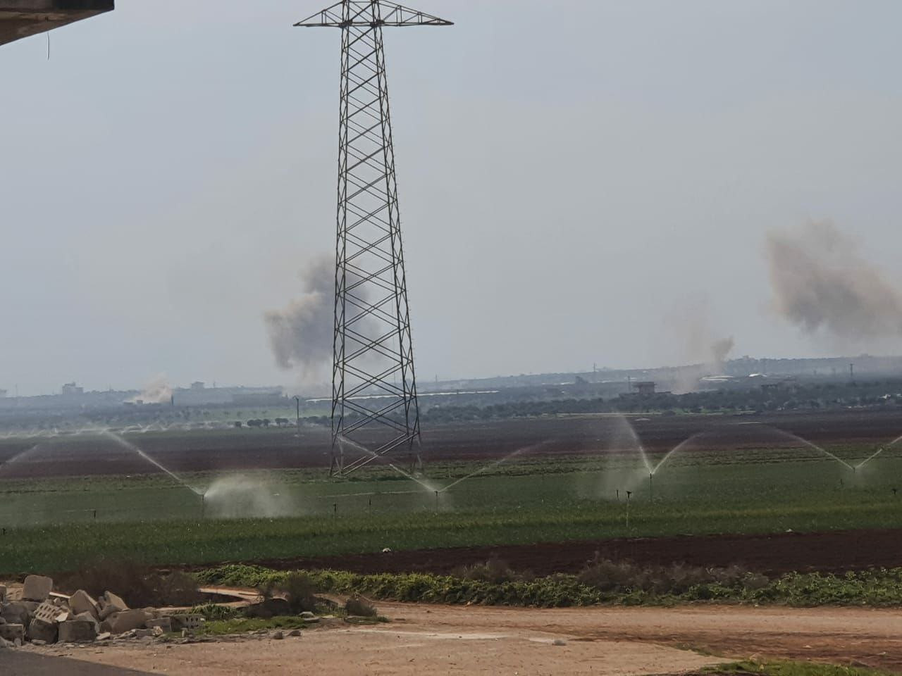 النظام يقصف طريق "إدلب - باب ا...