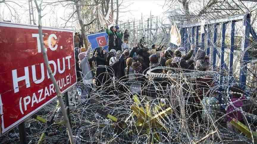 صحيفة إسبانية تتهم اليونان بسر...