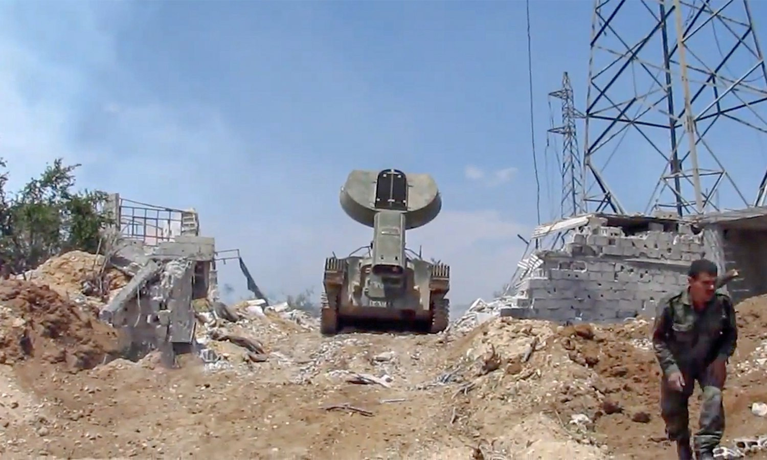 مركز حقوقي يوثق استخدام النظام...