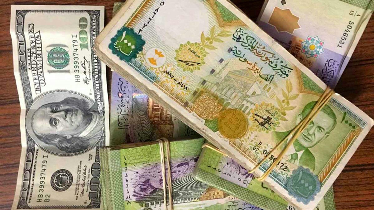 تحسن سعر صرف الليرة السورية أمام الدولار الأمريكي في افتتاح تعاملات اليوم 