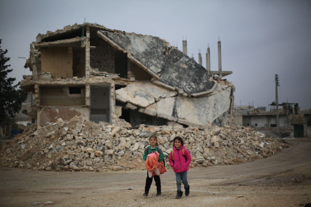 روايات متضاربة حول مقتل 3 أطفا...