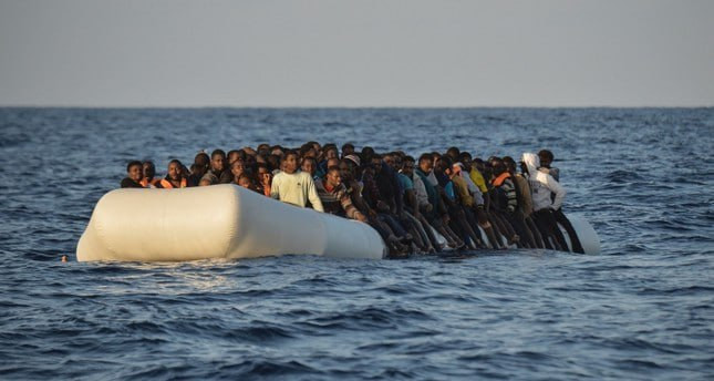 غرق  300 شخص وسط البحر الأبيض...