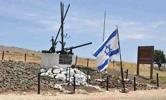 طائرات إسرائيلية تلقي "منشورات...