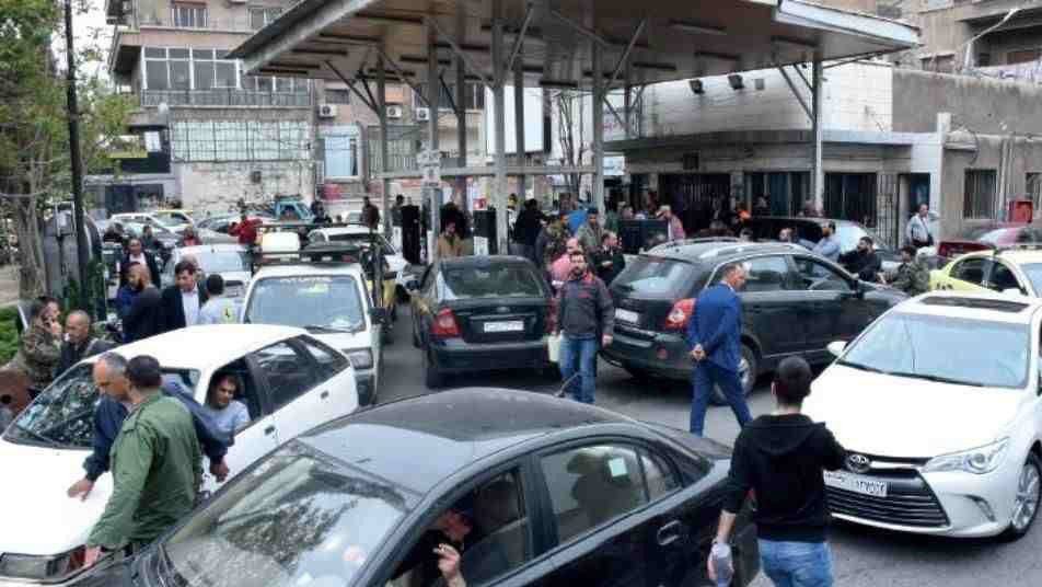 النظام يحجز على أموال 20 شخصا...