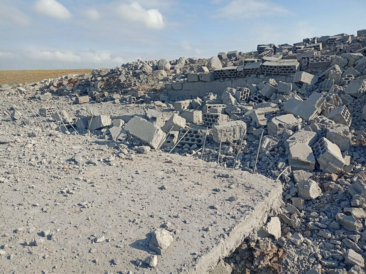 تقرير حقوقي يحمل  النظام والأر...