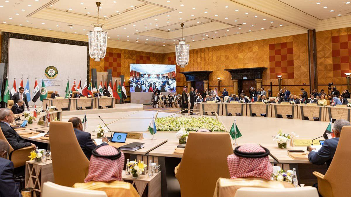 القمة العربية تنعقد اليوم في ج...