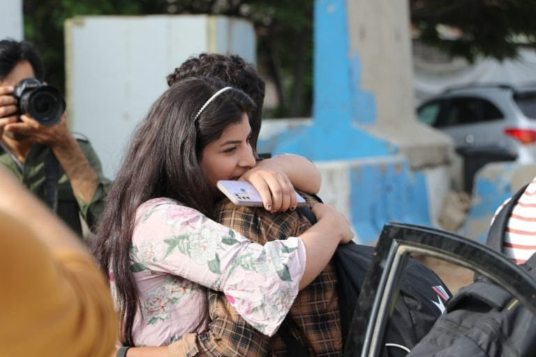 "الإدارة الذاتية" تعيد 150 سور...