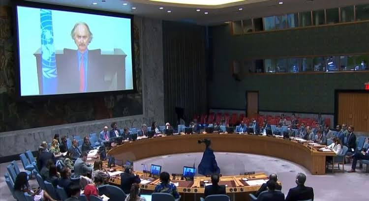 "بيدرسن: معالجة مصير المعتقلين...