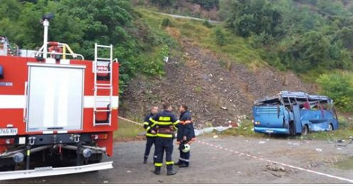 سقطوا في النهر.. إصابة 17 لاجئ...