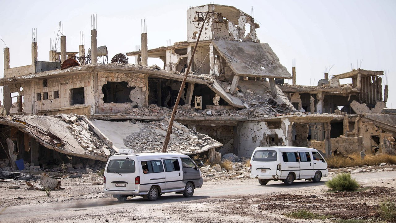 "قسد" تنفذ اعتقالات في دير الز...