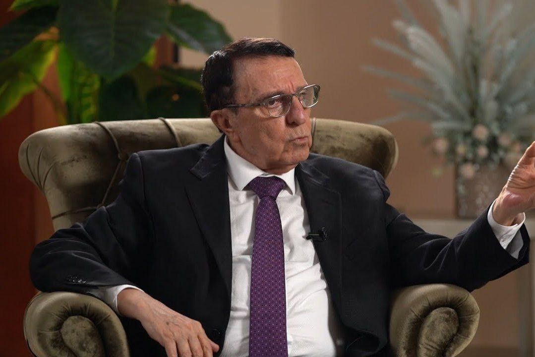 رياض نعسان آغا: الأمريكيون قالوا للأسد أنت باقٍ وافعل بالسوريين ما تشاء