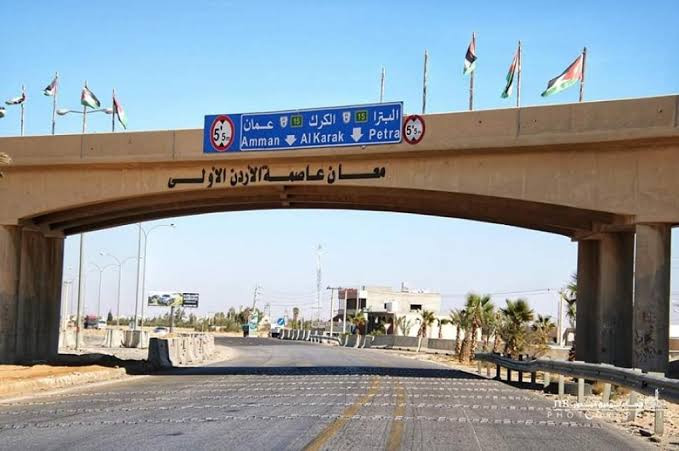 أردني يصيب ثلاثة لاجئين سوريين...