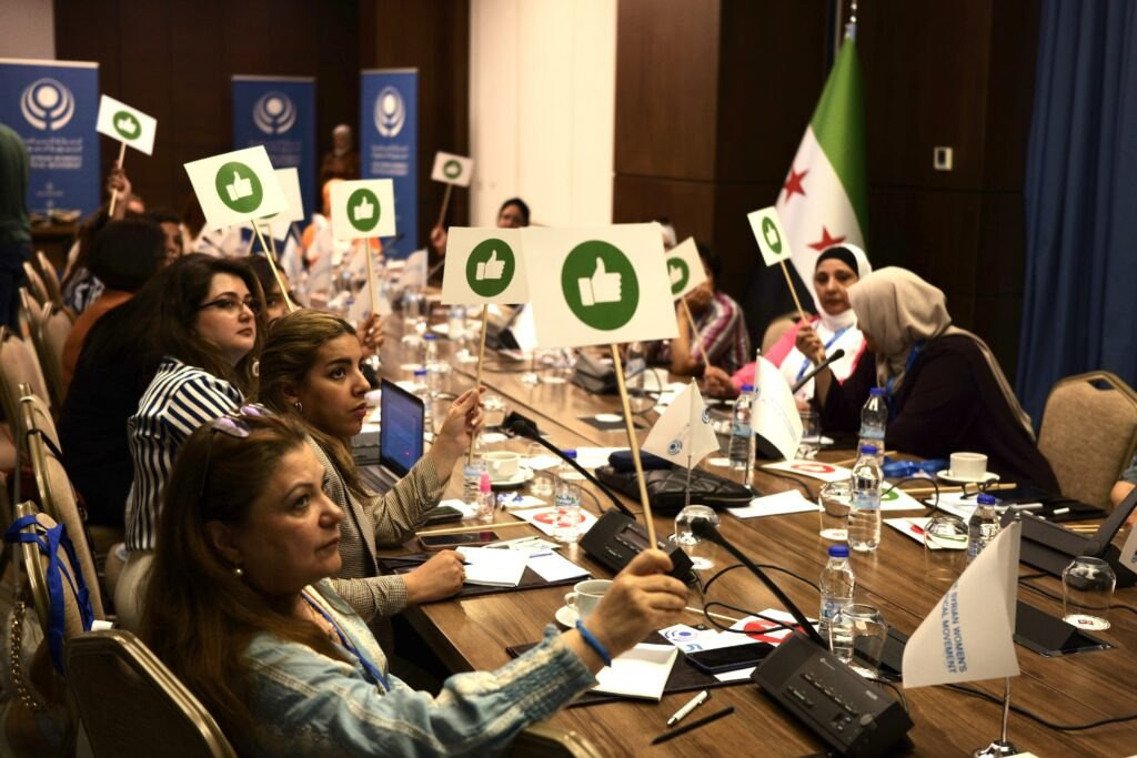 "بيدرسن" يؤكد على ضرورة مشاركة المرأة السورية بالتفاوض على السلام