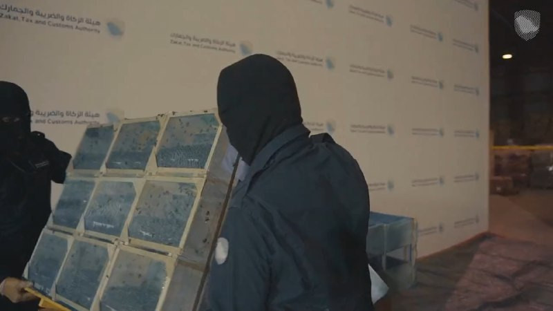 السعودية تضبط أكثر من 170 ألف...