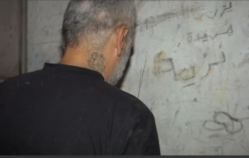 رجل ينهي حياة والدته الثمانيني...