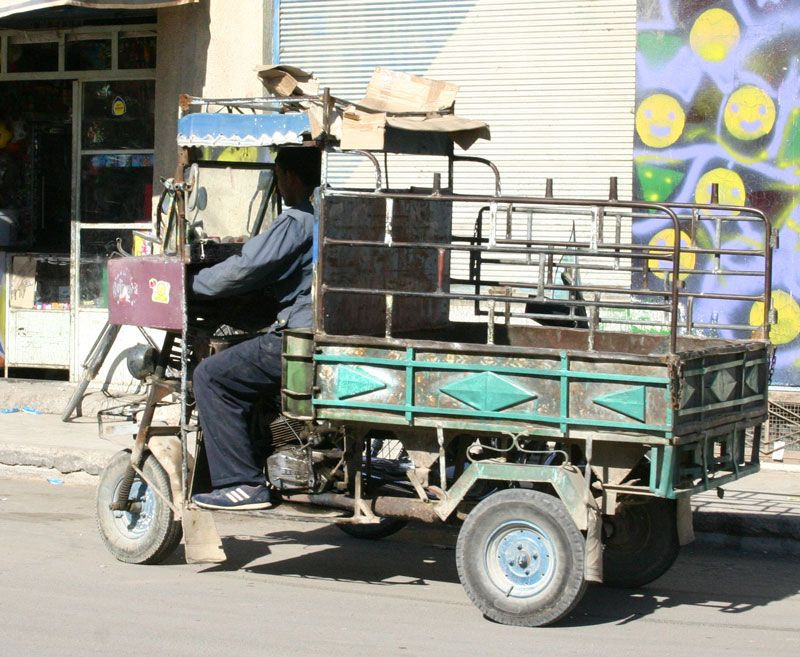 "يلي عندو غراض عتيقة للبيع".....