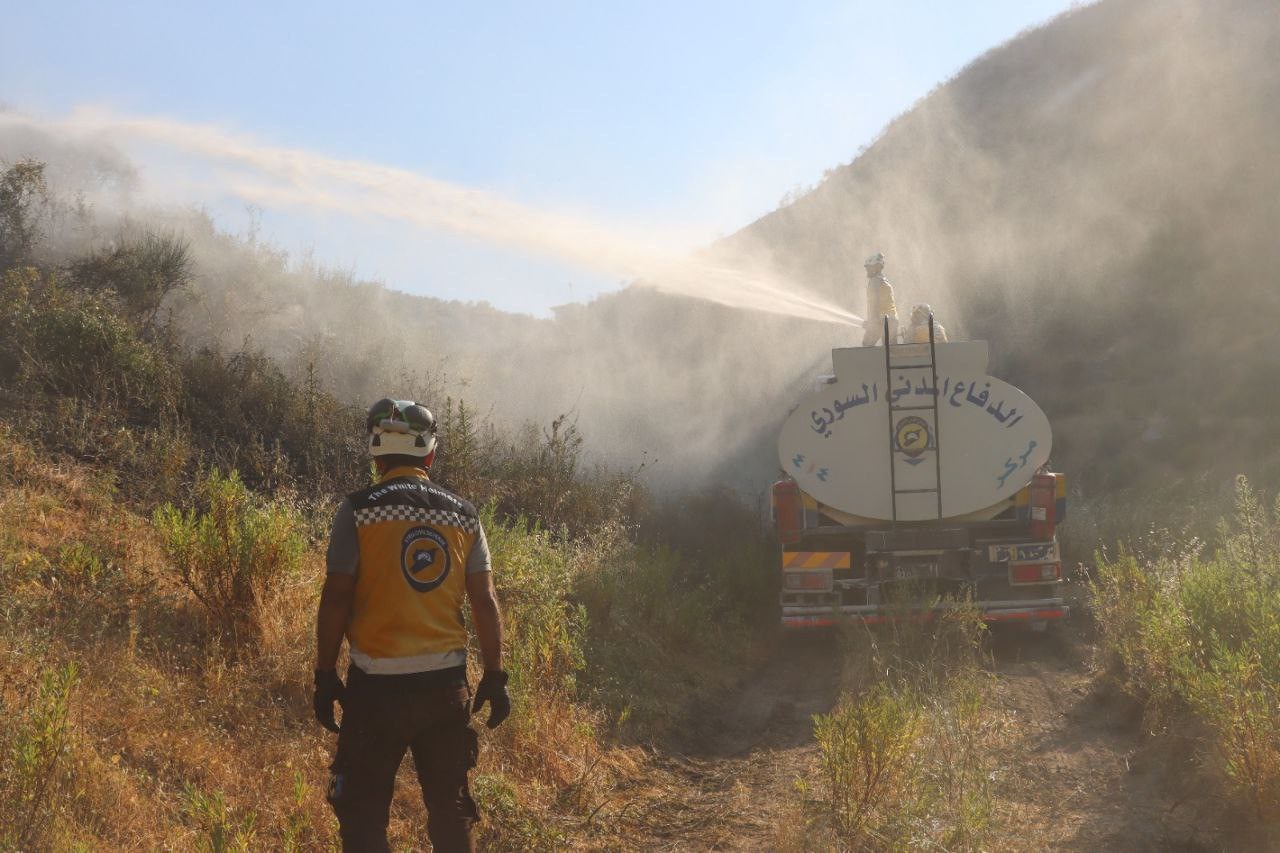 تسجيل 15 حريقاً في إدلب وحلب خ...