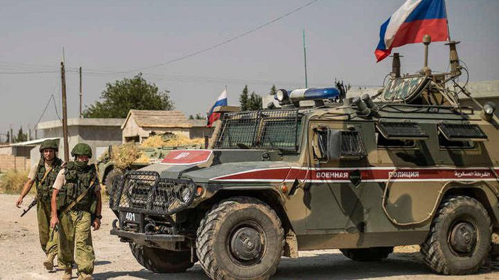 روسيا تسير دورية عسكرية على ال...