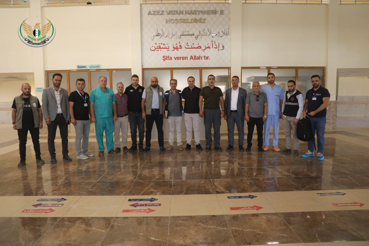 فريق من "الصحة العالمية" يجري...