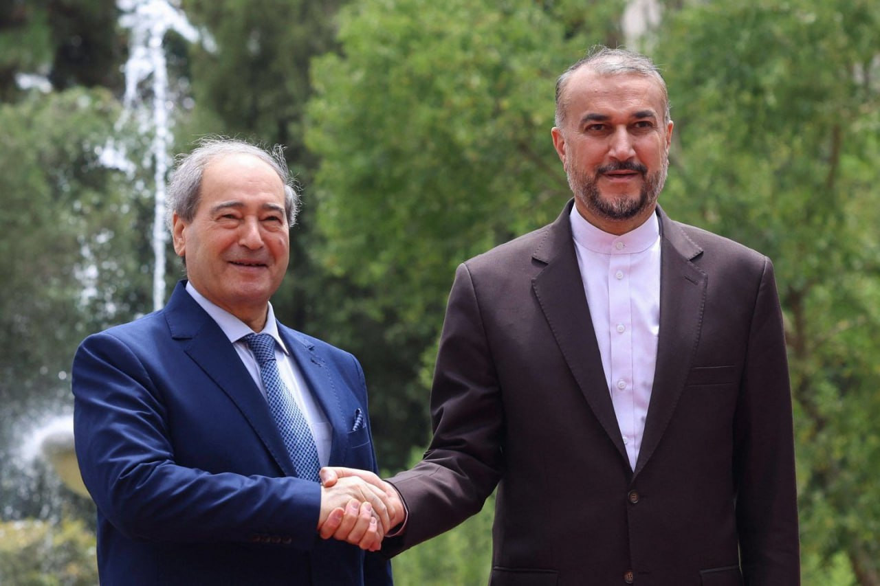 وزير خارجية إيران يطالب بخروج...