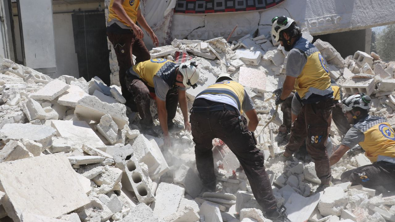 ثلاثة شهداء بقصف روسي على إدلب...