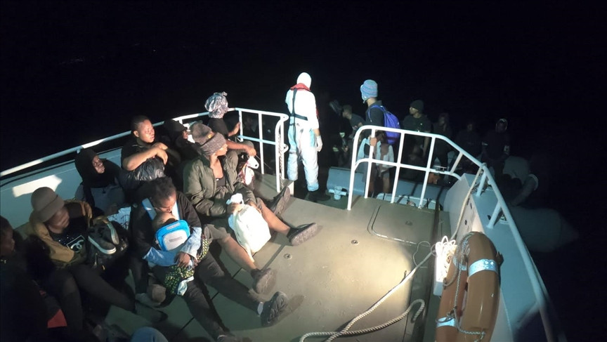 بينهم سوريون.. تركيا توقف 42 م...