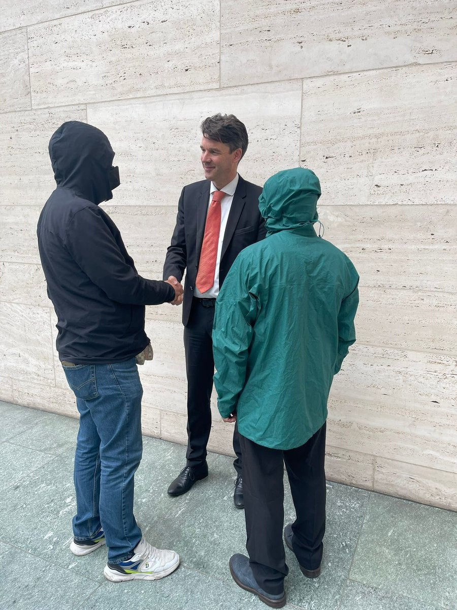 شارك فيه "حفار القبور وسائق ال...